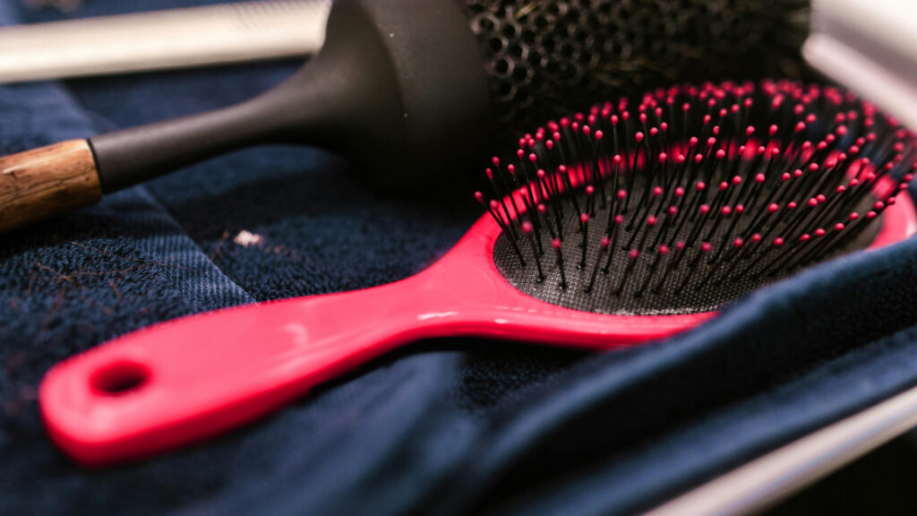 How to Clean a Wet Brush